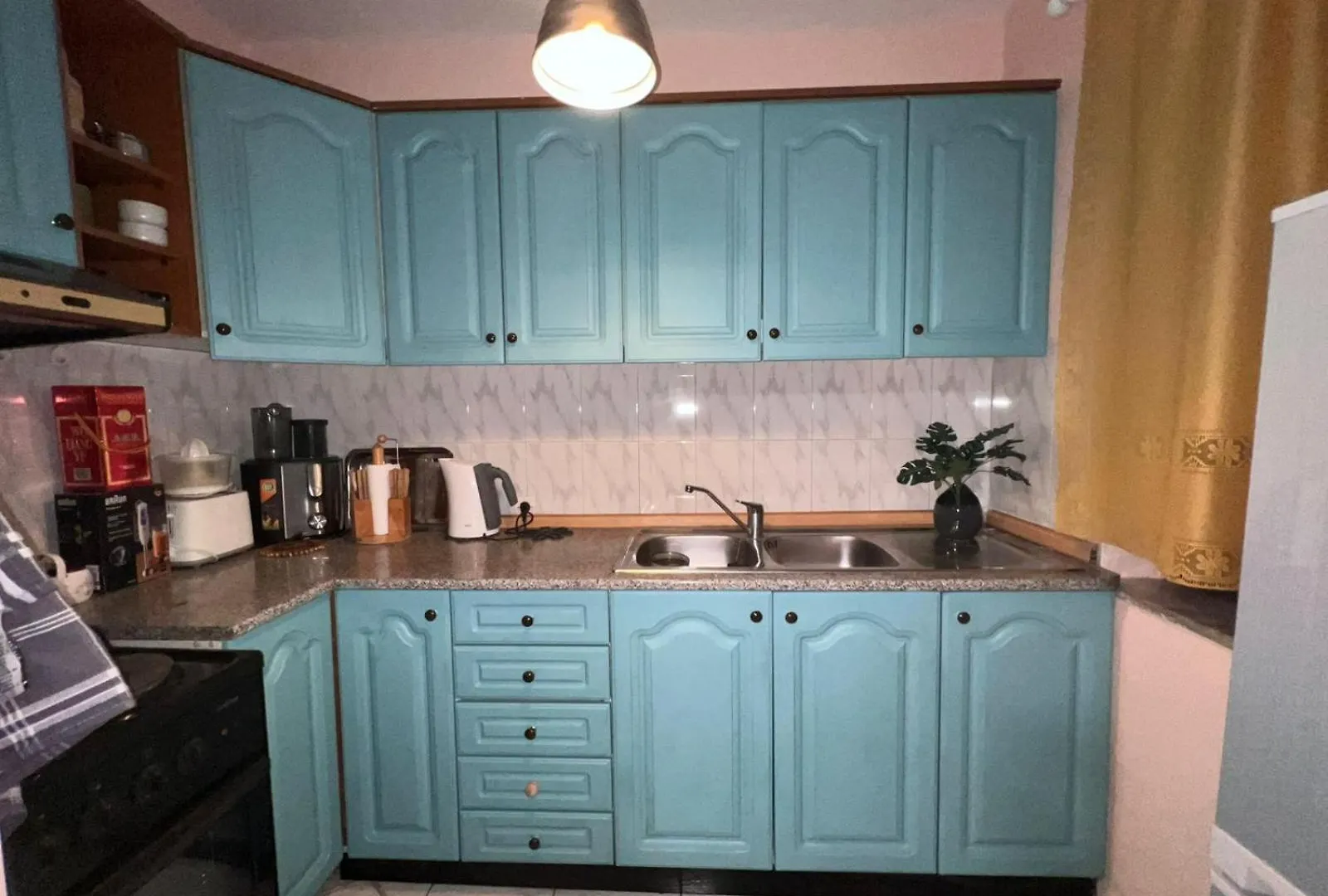Kevin'S 3 Bedroom Apartment Tirana